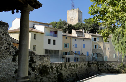 village of pernes le fontaines